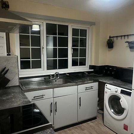 ווסט ברומוויץ' Xb Property - Comfy House Perfect For Families Contractors Relocators מראה חיצוני תמונה