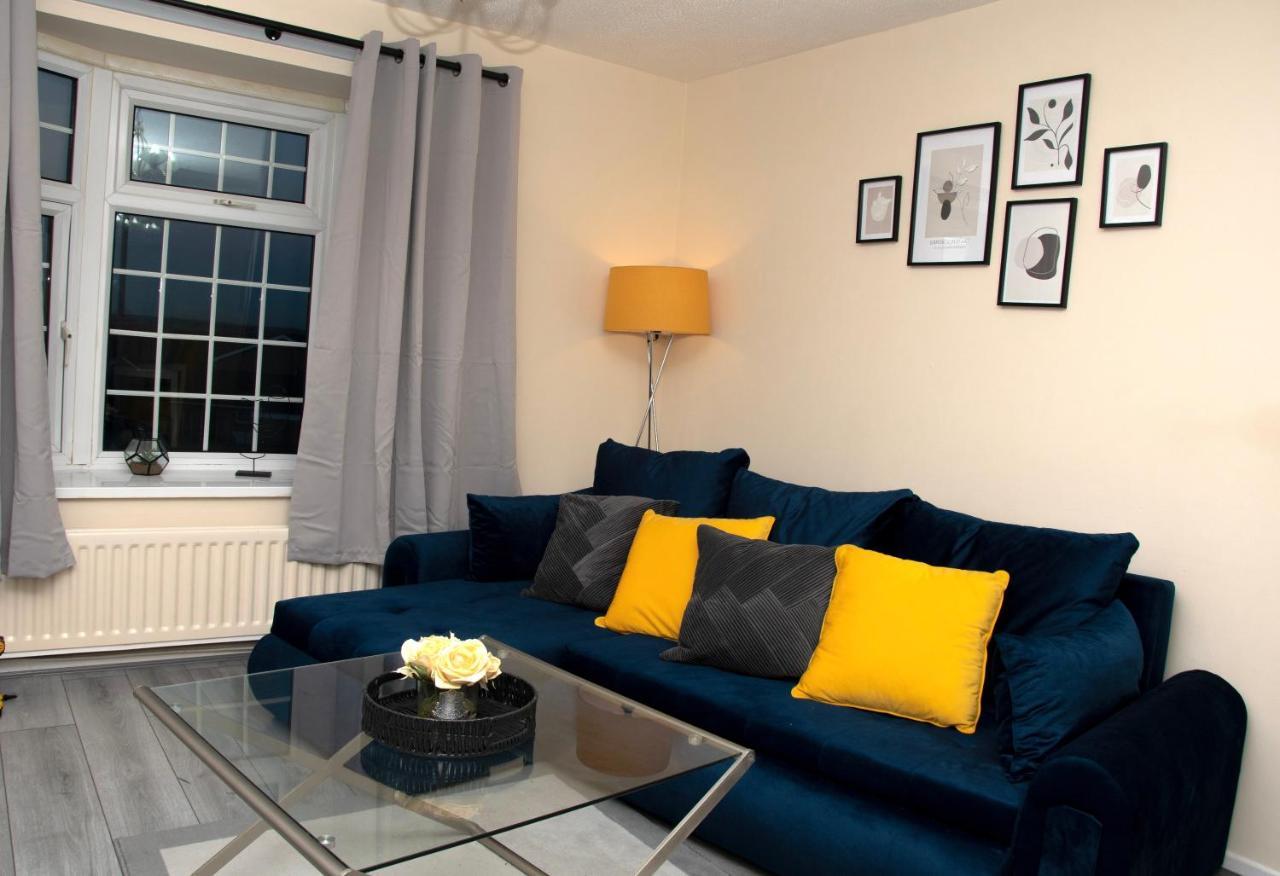 ווסט ברומוויץ' Xb Property - Comfy House Perfect For Families Contractors Relocators מראה חיצוני תמונה